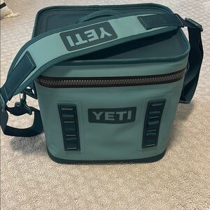 YETI Hopper Flip 12